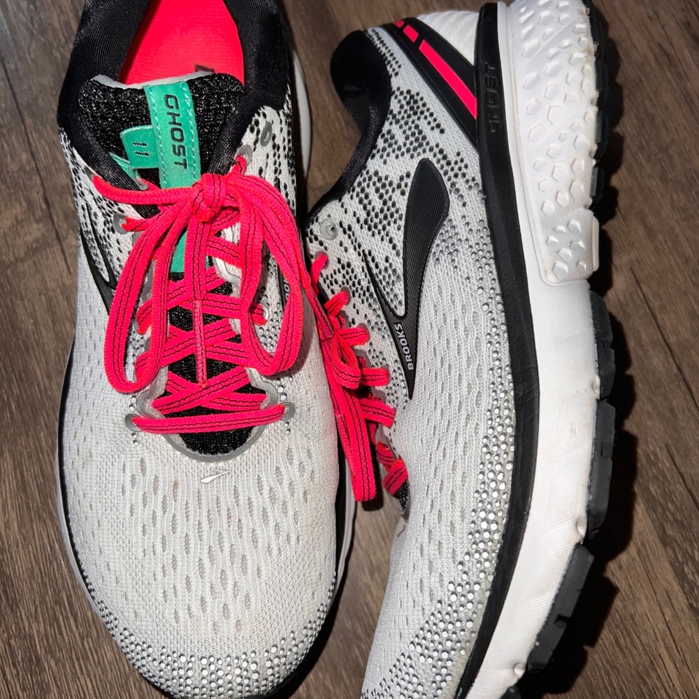 Womens brooks ghost running shoes size 9